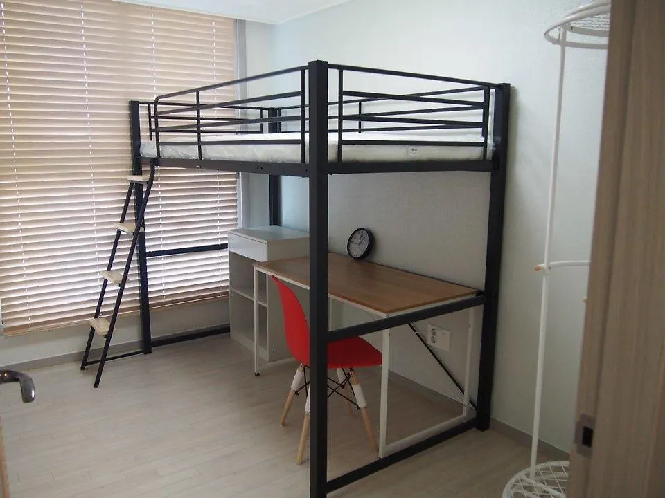 Lägenhet Toto'S Share House Hotell Busan